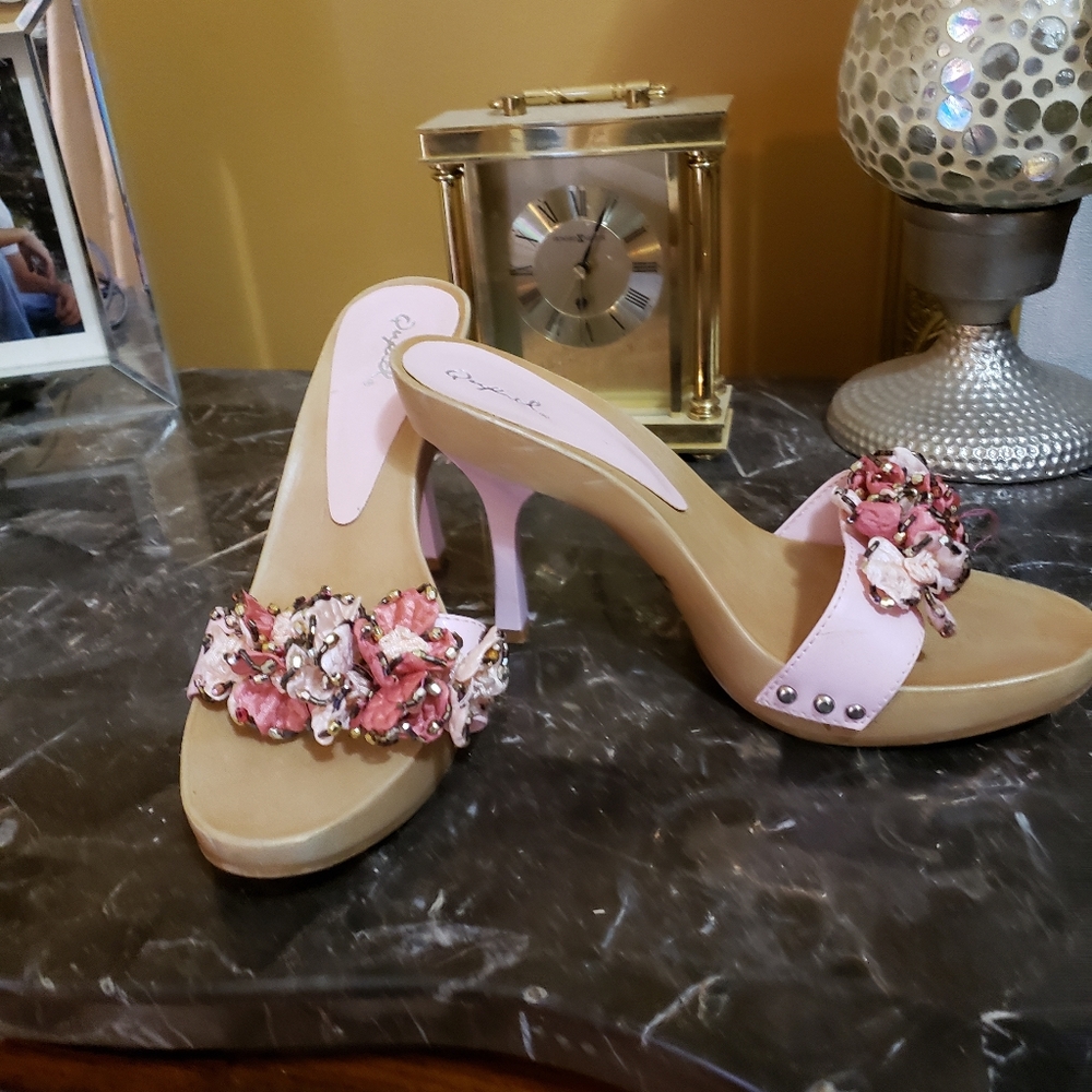 Heels - Picture 2 of 6
